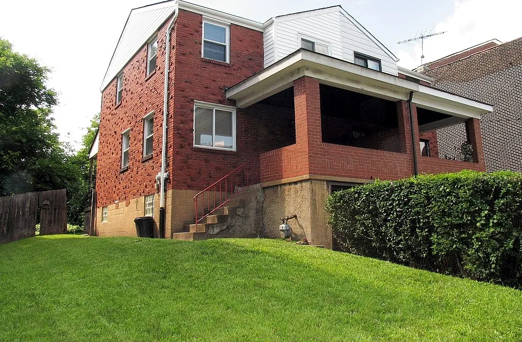 3 bed, 1184 sqft, $1,750 — Photo 1