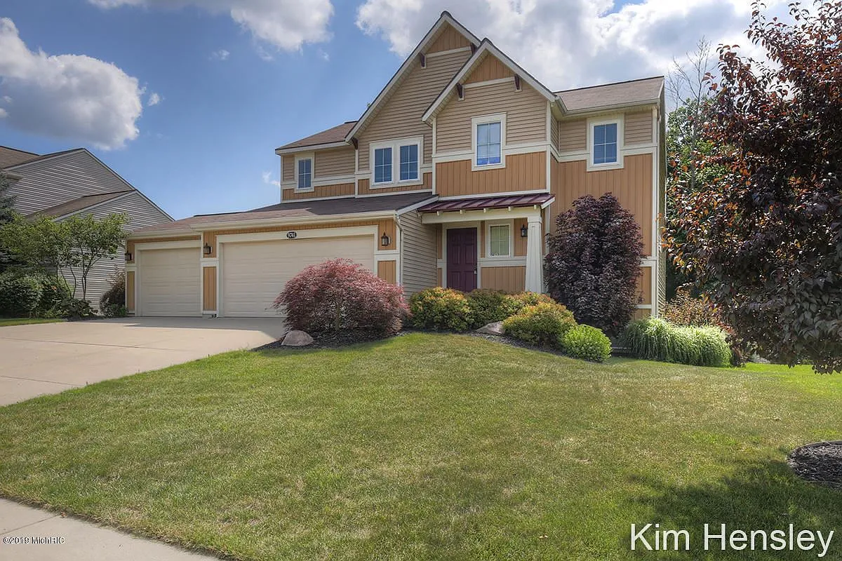 9741 Sunset Ridge Dr NE photo 1