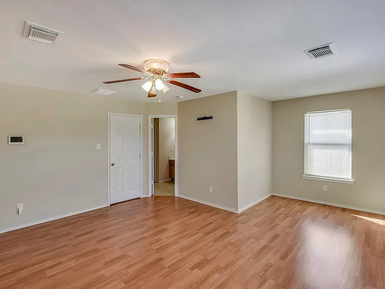 18231 Valebluff Ln — Photo 5