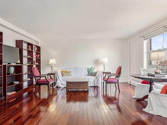 4th image of 100 La Salle St APT 19A