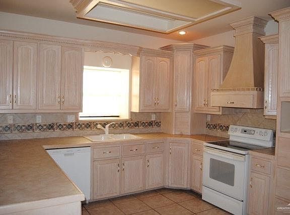 3rd image of 409 E Saint George Ave