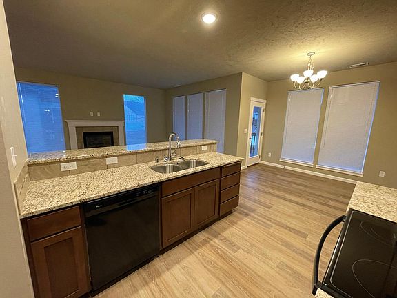 5th image of 4421 S Willow Ln