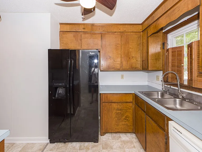 305 Chessington Cir — Photo 4