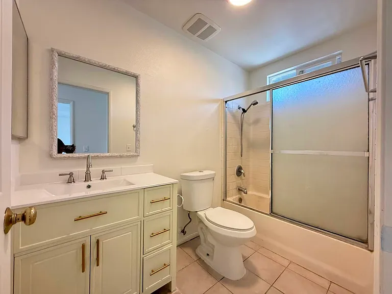 138 S Walnut Ave #B — Photo 7