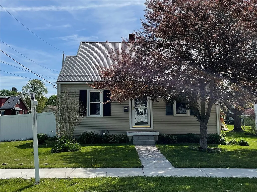 1002 Sunset Ave photo 1