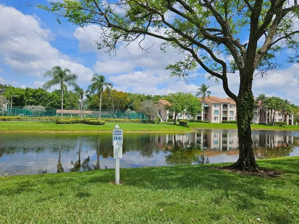 12136 Standrews Pl, Hollywood, FL