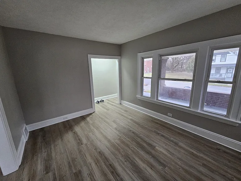 9711 Aetna Rd — Photo 5
