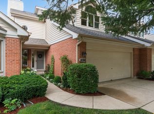 2096 Hallmark Ct, Wheaton, IL 60187