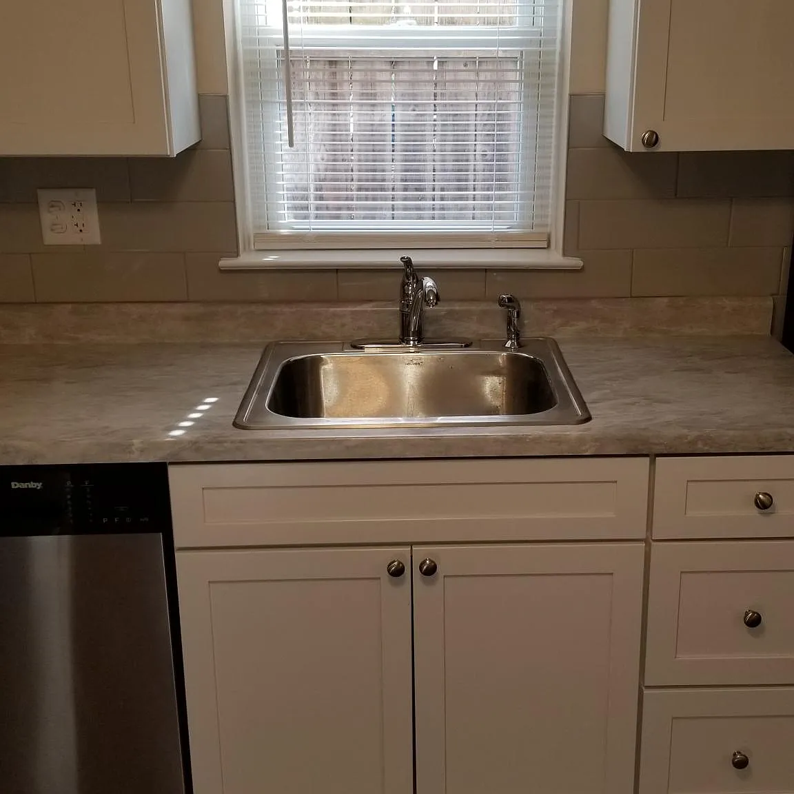1 bed, 1000 sqft, $1,600 — Photo 3