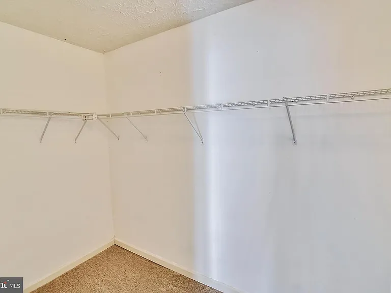 7810 Foxcove Ct — Photo 17