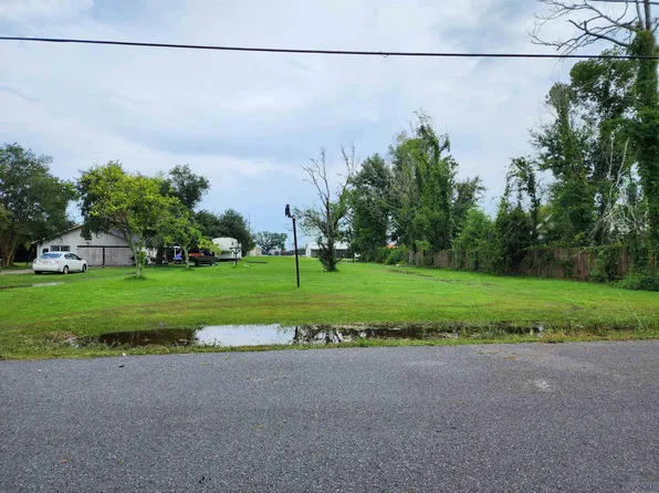 Gemini St, Larose, LA 70373