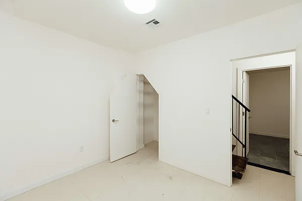 Rented by Nooklyn NYC LLC | media 25