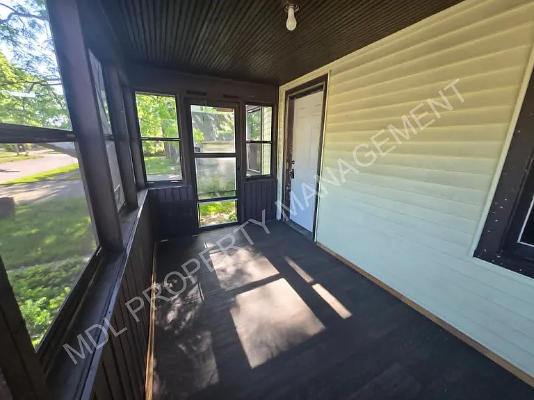 1715 Green St — Photo 3