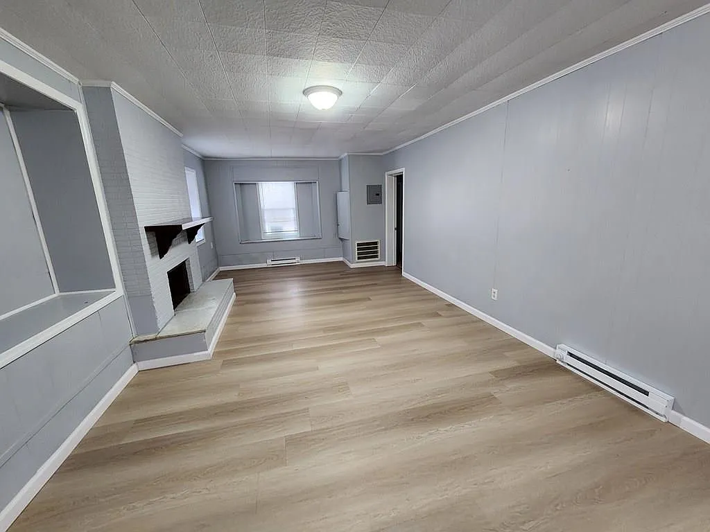 2 bed, 1.5 bath, 1000 sqft, $900 — Photo 2