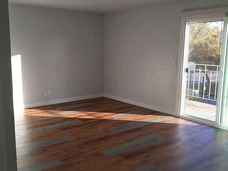 142 Jefferson St — Photo 29