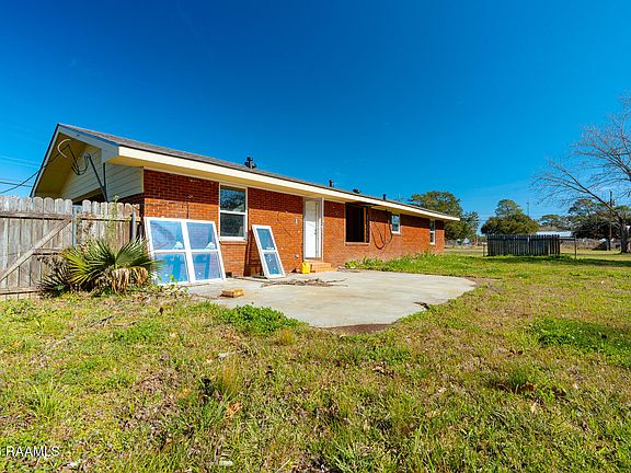 5th image of 211 Perry Dr