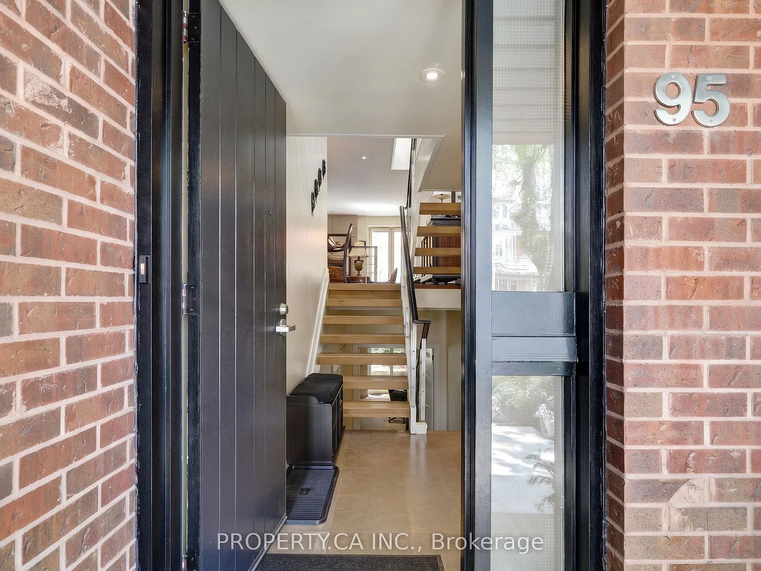 3 bed, $7,300 — Photo 2