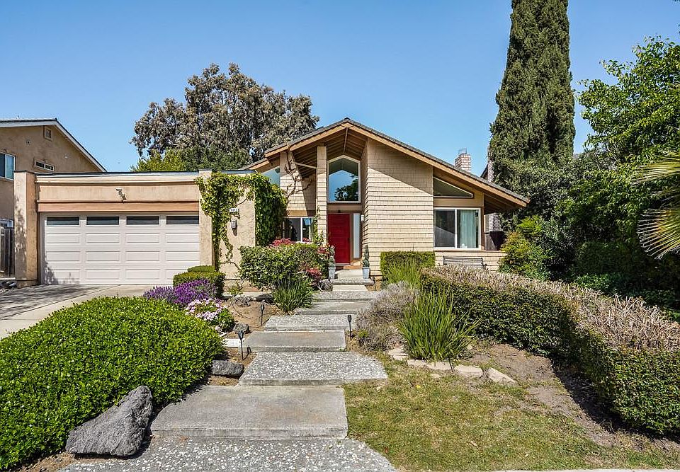 1st image of 3573 Peak Dr