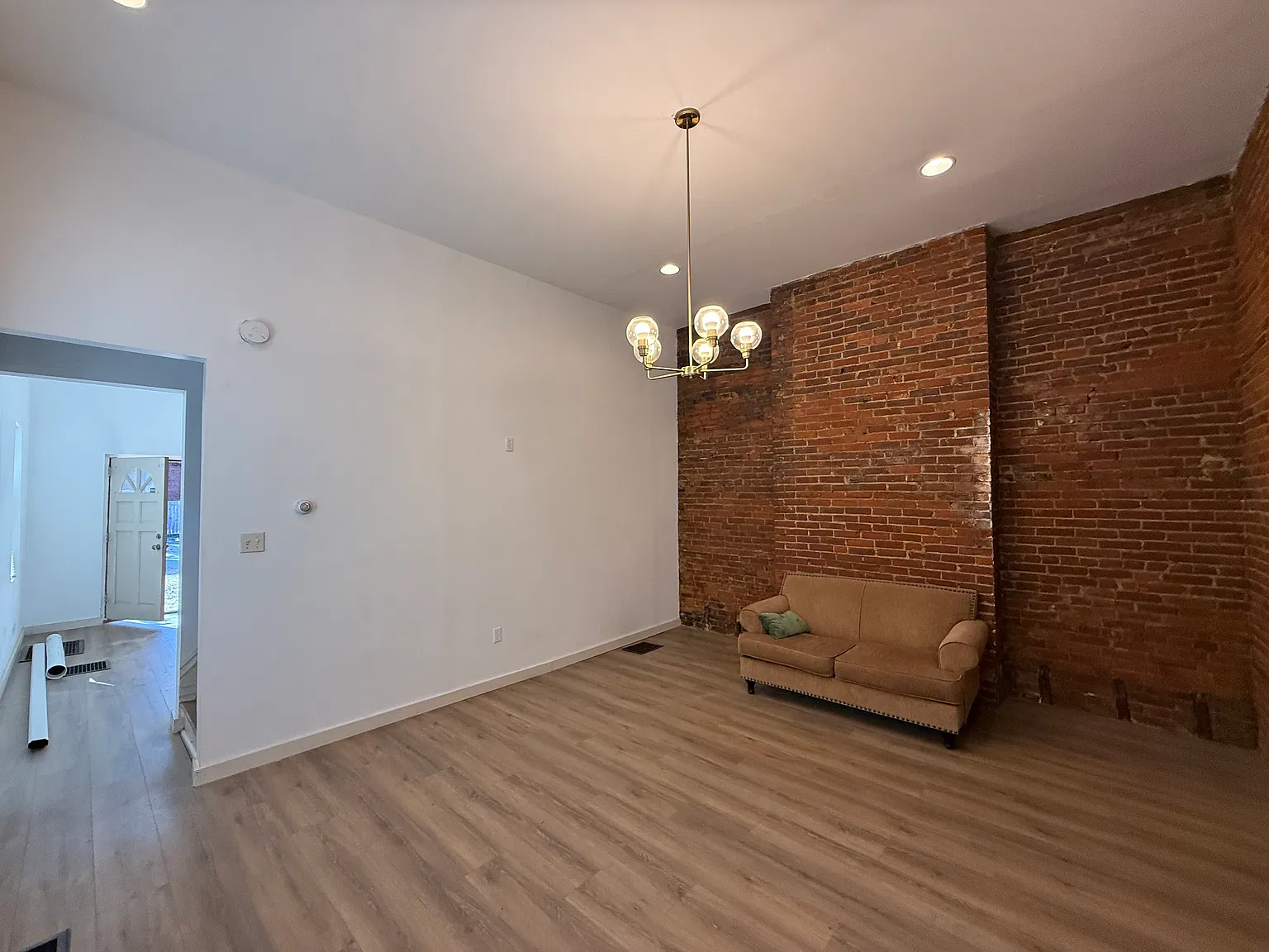 2 bed, 1.5 bath, 2000 sqft, $1,800 — Photo 3