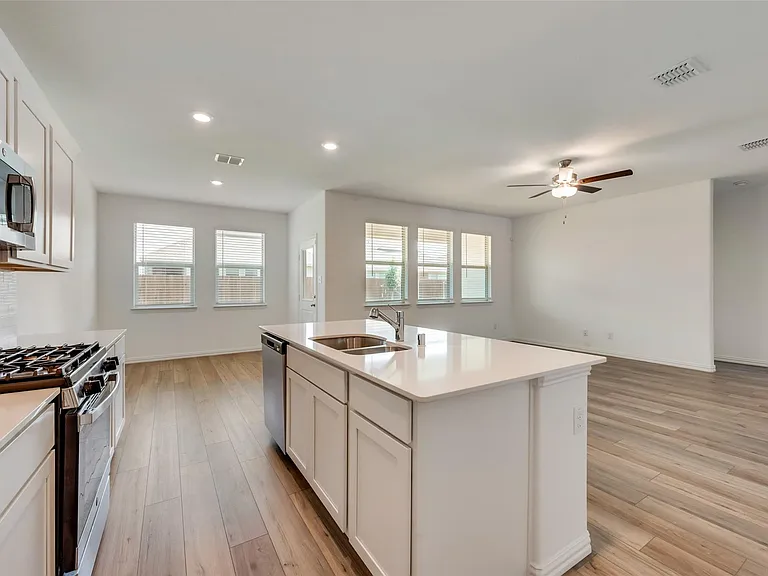1109 Sassafras Dr — Photo 9