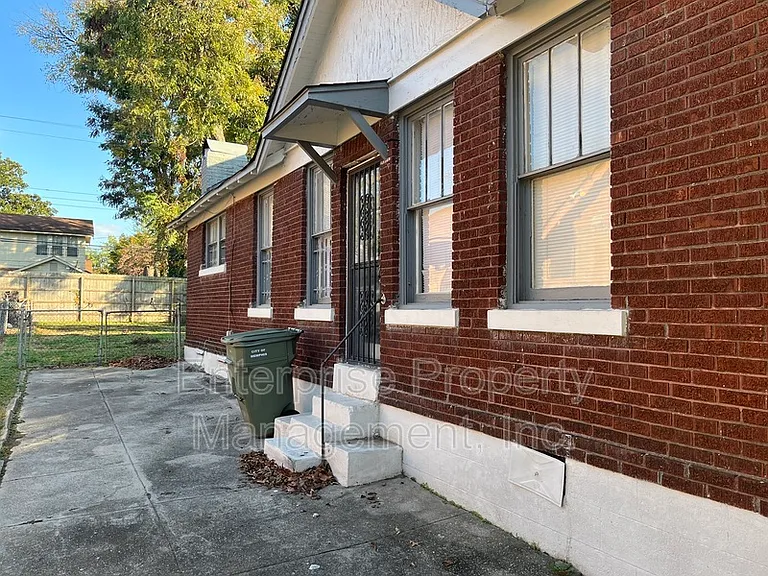 836 Maury St — Photo 35