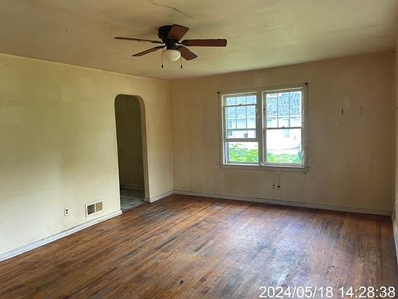 2nd image of 209 S Washington St