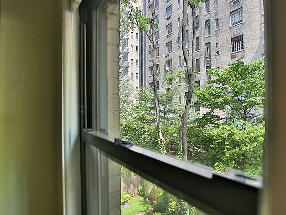 3rd image of 55 E 9th St APT 2D
