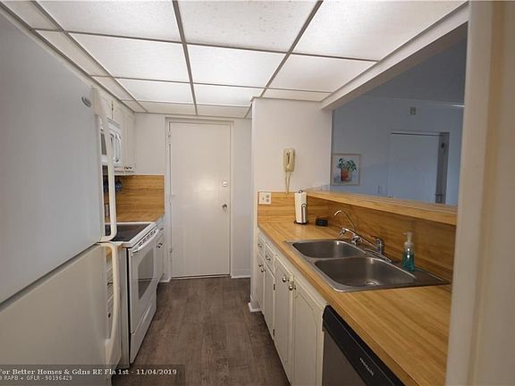 5th image of 900 River Reach Dr APT 305