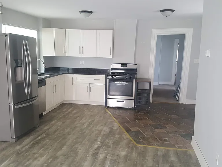 133 N Jackson St #1 — Photo 2