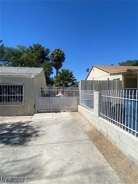 2nd image of 1614 Lewis Ave