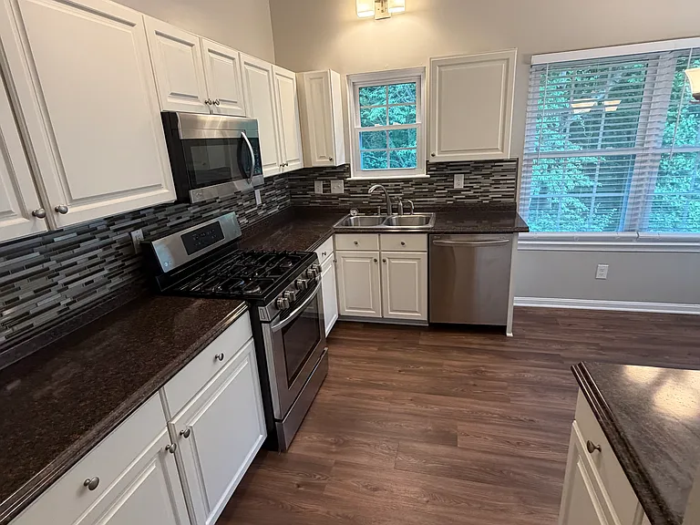 307 Tall Pines Ct #L — Photo 32