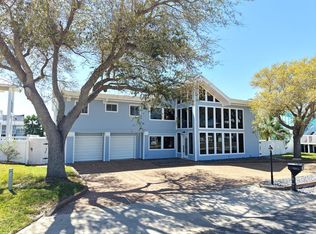 18 Luau Ln, Rockport, TX 78382