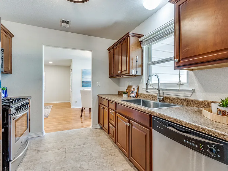 4517 Donnelly Ave — Photo 12