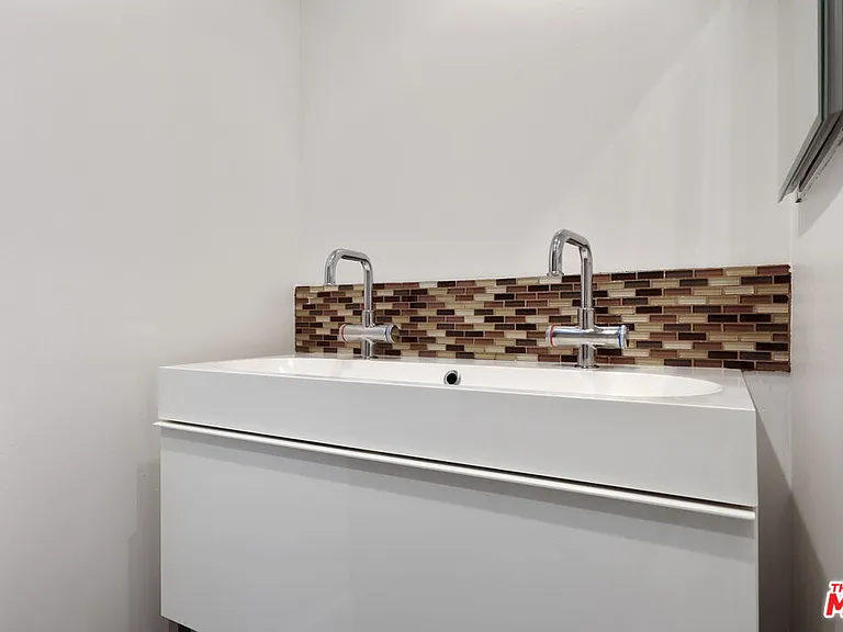 7250 Franklin Ave #414 — Photo 18