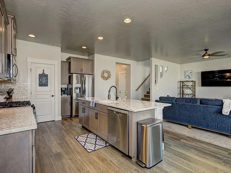 2580 E Blackstone Dr — Photo 14