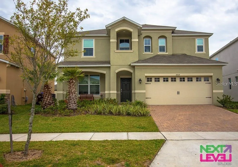 4 bed, 2.5 bath, 2645 sqft, $3,000 — Photo 1
