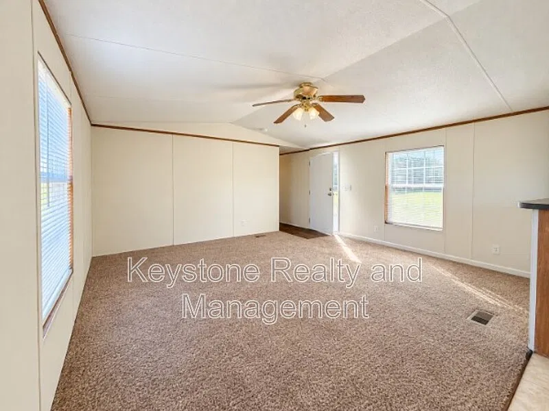 3 bed, 2.0 bath, 1280 sqft, $795 — Photo 4