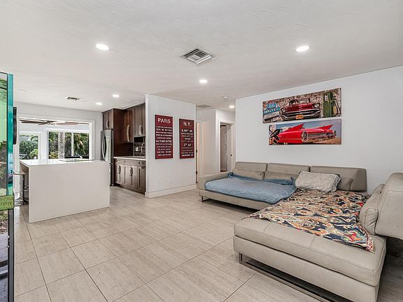 3rd image of 4532 SW 28th Terrace
