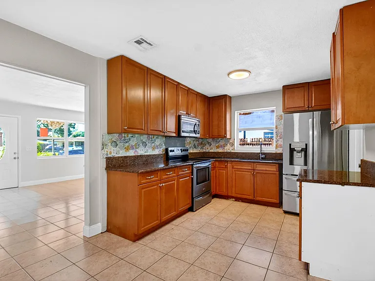 775 Snead Cir — Photo 35