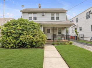 254 Wardwell Rd, Mineola, NY 11501