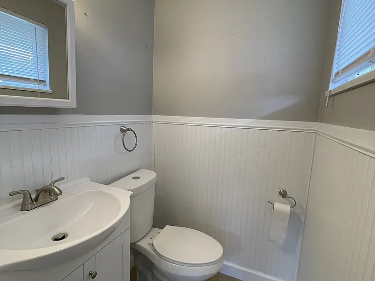 1377 S Maple Ave — Photo 16