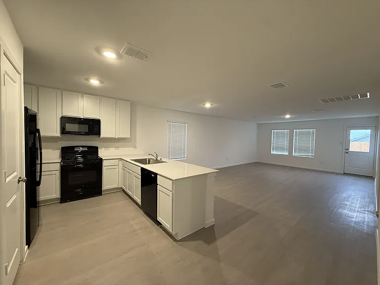 835 Ginkgo Way — Photo 3