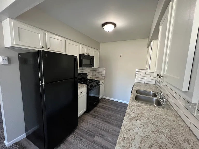 445 Shawmut Blvd NW — Photo 4