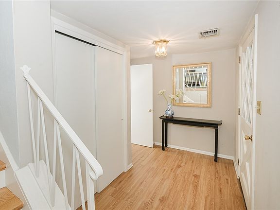 3rd image of 395 Maple St