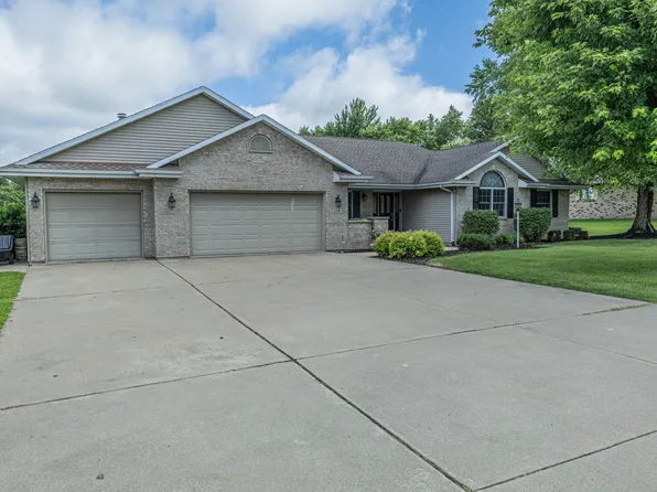 118 N Prairie Dr, Forreston, IL 61030