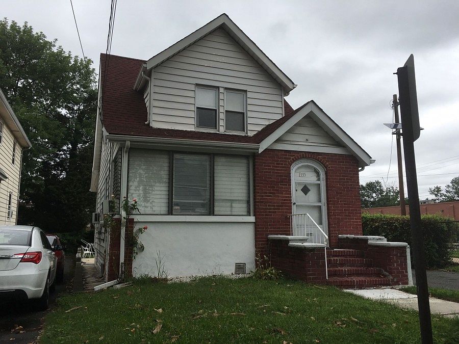 2nd image of 1335 Magie Ave