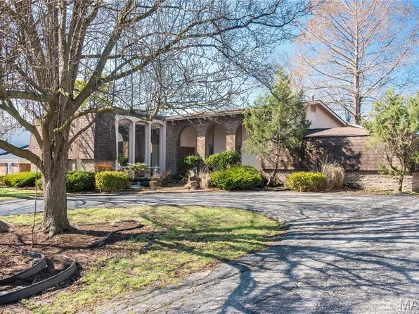 727 Wayfield Dr, Saint Louis, MO 63132