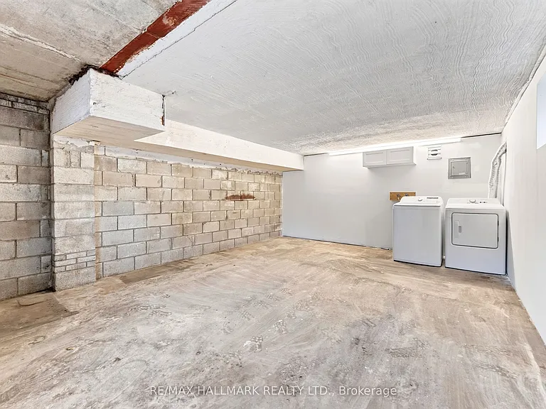 402 Kingston Rd — Photo 25