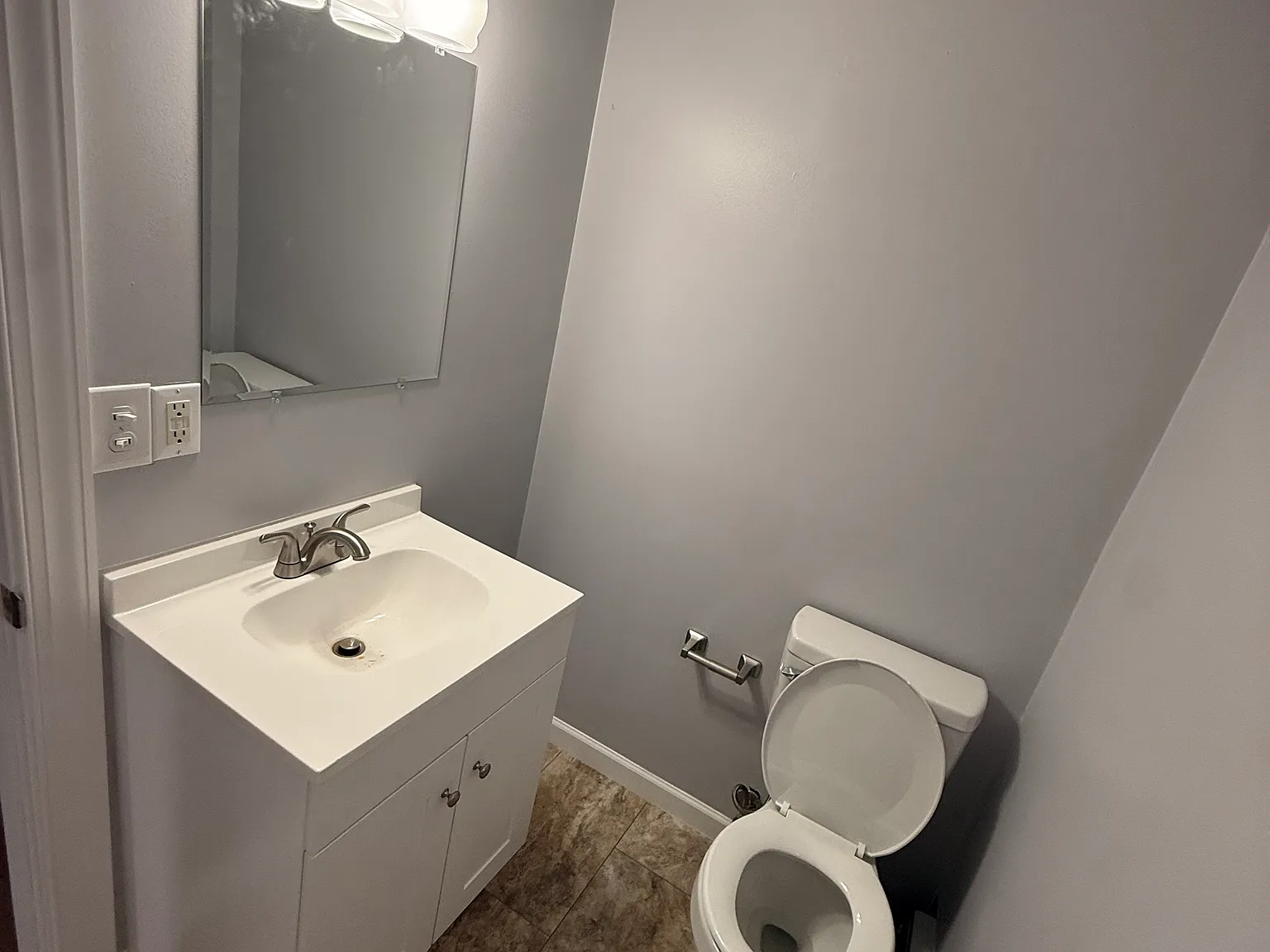 3 bed, 1.5 bath, 2212 sqft, $2,850 — Photo 3