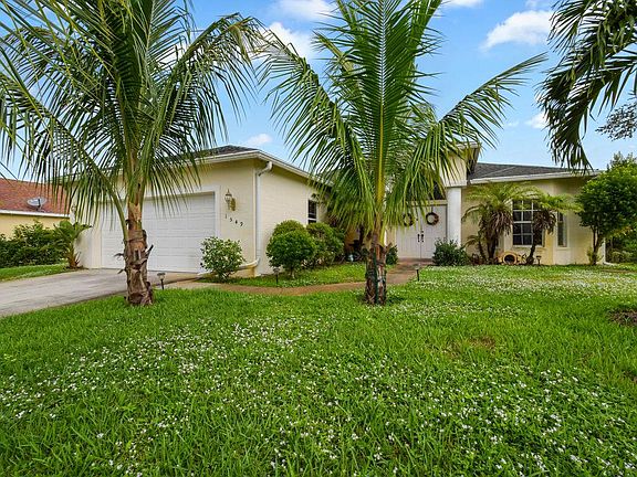 2nd image of 1549 SE Crowberry Dr